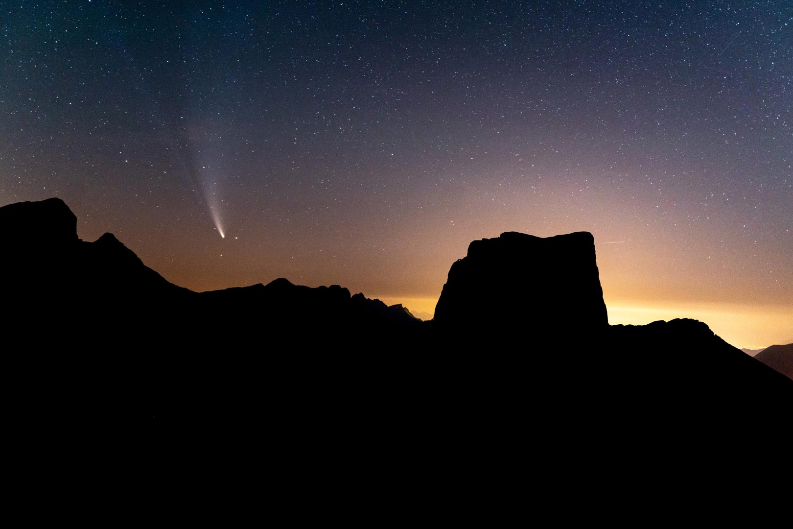 La Comète Neowise C/2020 F3 proche du Mont Aiguille